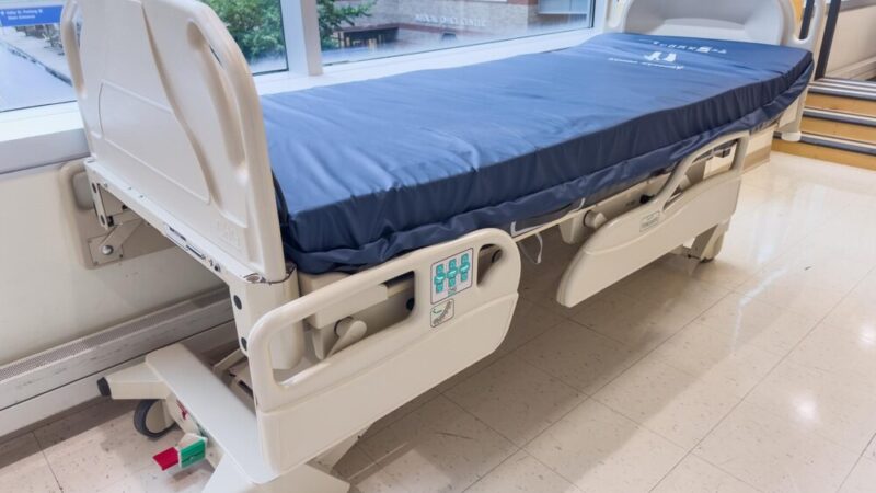 Stanisław Czesak z CMD wspiera szpital dotacją na nowoczesne urządzenia terapeutyczne