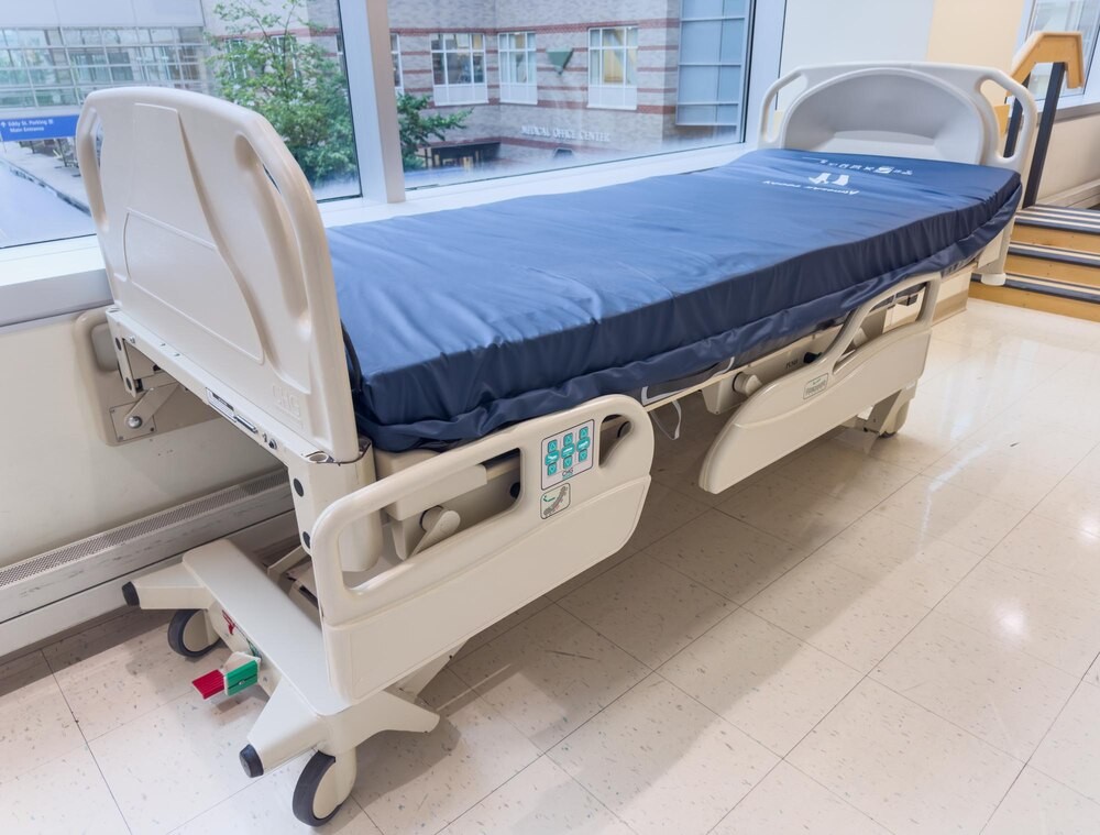 Stanisław Czesak z CMD wspiera szpital dotacją na nowoczesne urządzenia terapeutyczne