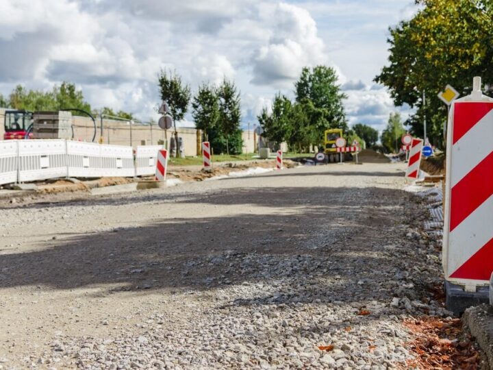 Utrudnienia na ul. Piłsudskiego z powodu testów obciążeniowych drzewa