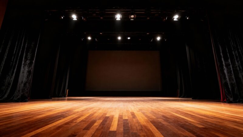 Emocje w ruchu: Spektakl „Kawałki Szczęścia | Ukryte Marzenia” w Teatrze Rozbark