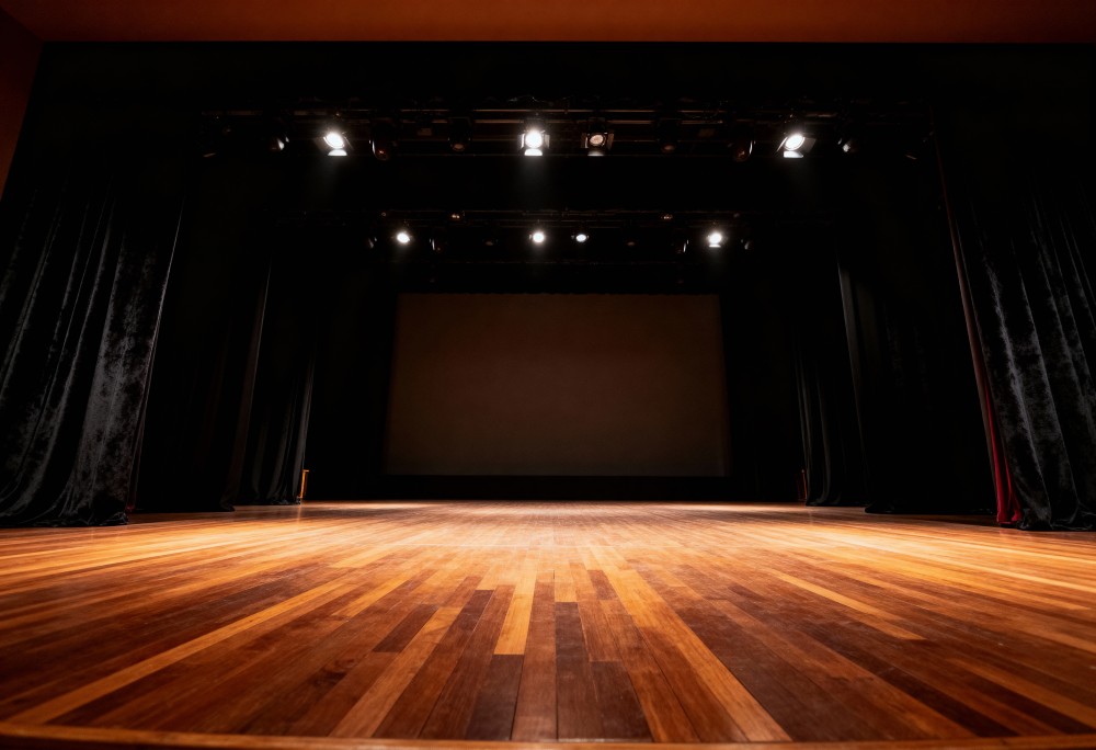 Emocje w ruchu: Spektakl „Kawałki Szczęścia | Ukryte Marzenia” w Teatrze Rozbark
