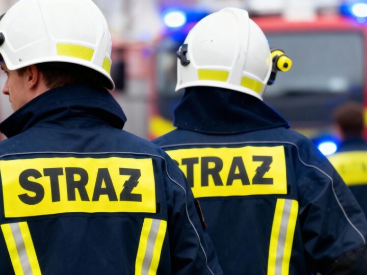 Plama oleju na Suchogórskiej: strażacy ratują drogę przed wypadkami