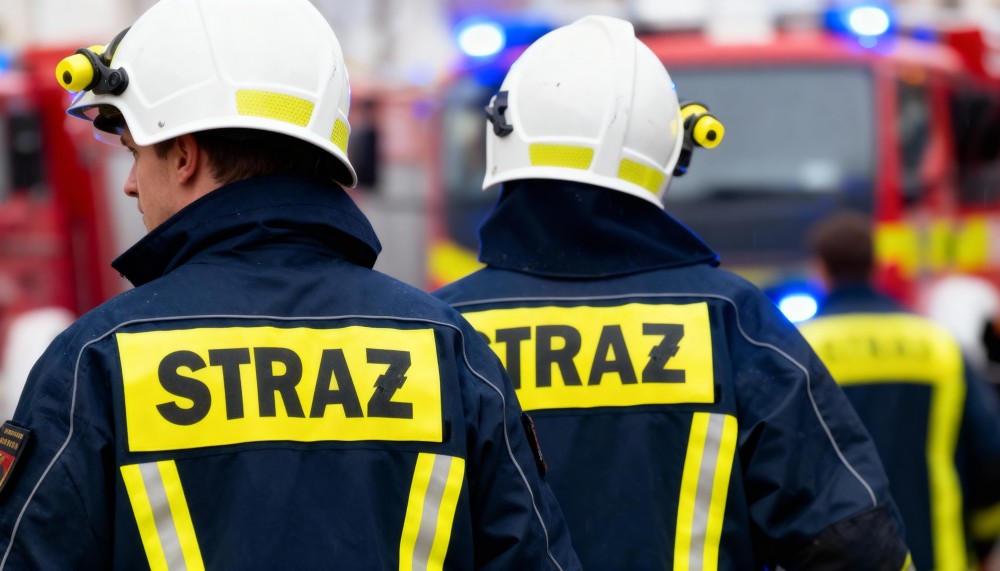 Plama oleju na Suchogórskiej: strażacy ratują drogę przed wypadkami