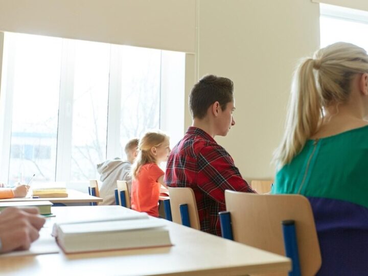 Bezpieczne szkoły w Polsce: Program RÓWIEŚNICY rozpoczyna nową edycję!