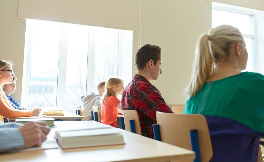 Bezpieczne szkoły w Polsce: Program RÓWIEŚNICY rozpoczyna nową edycję!