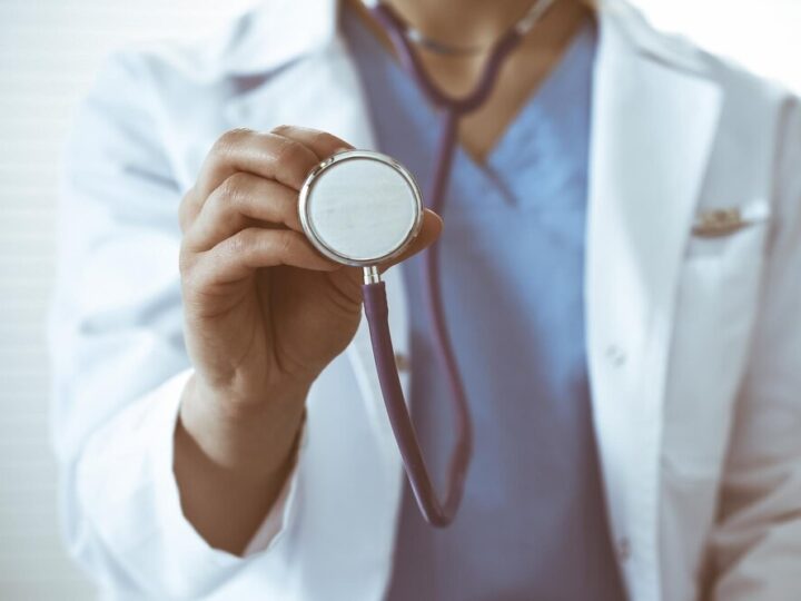 WRZESIEŃ I ALERGIE: JAK ODROŻNIĆ OD PRZEZIĘBIENIA?