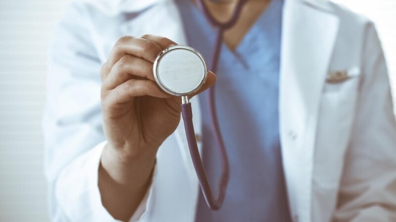 WRZESIEŃ I ALERGIE: JAK ODROŻNIĆ OD PRZEZIĘBIENIA?