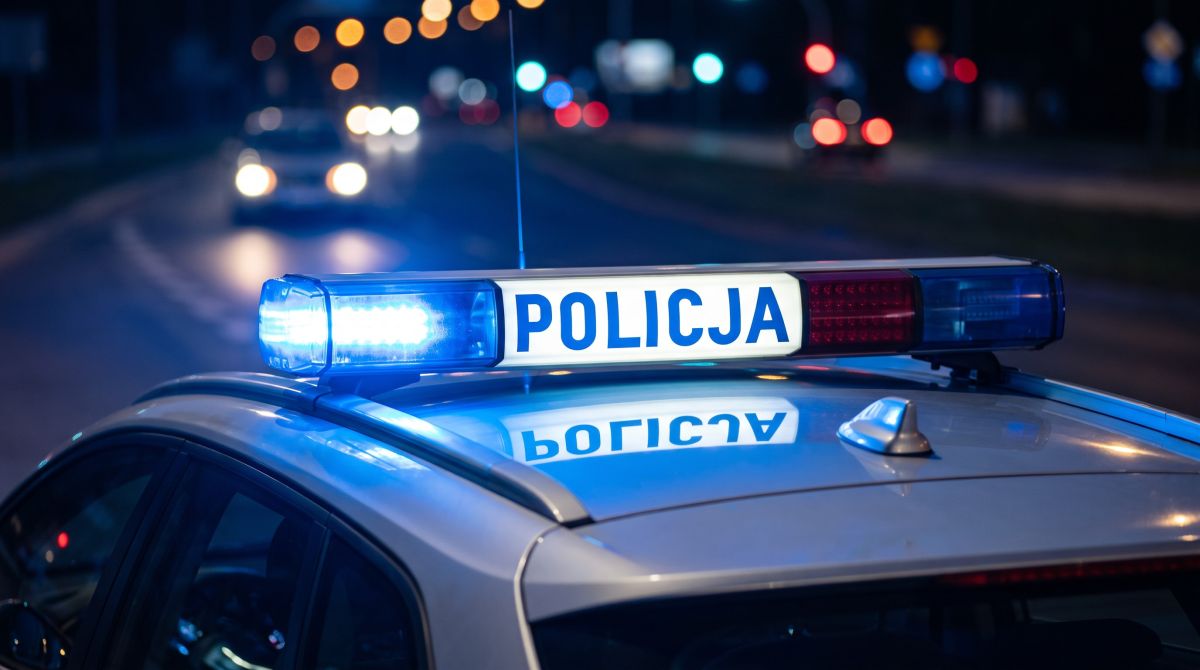 Senior w tarapatach: Chorzowscy policjanci ratują zagubionego kierowcę z Wrocławia